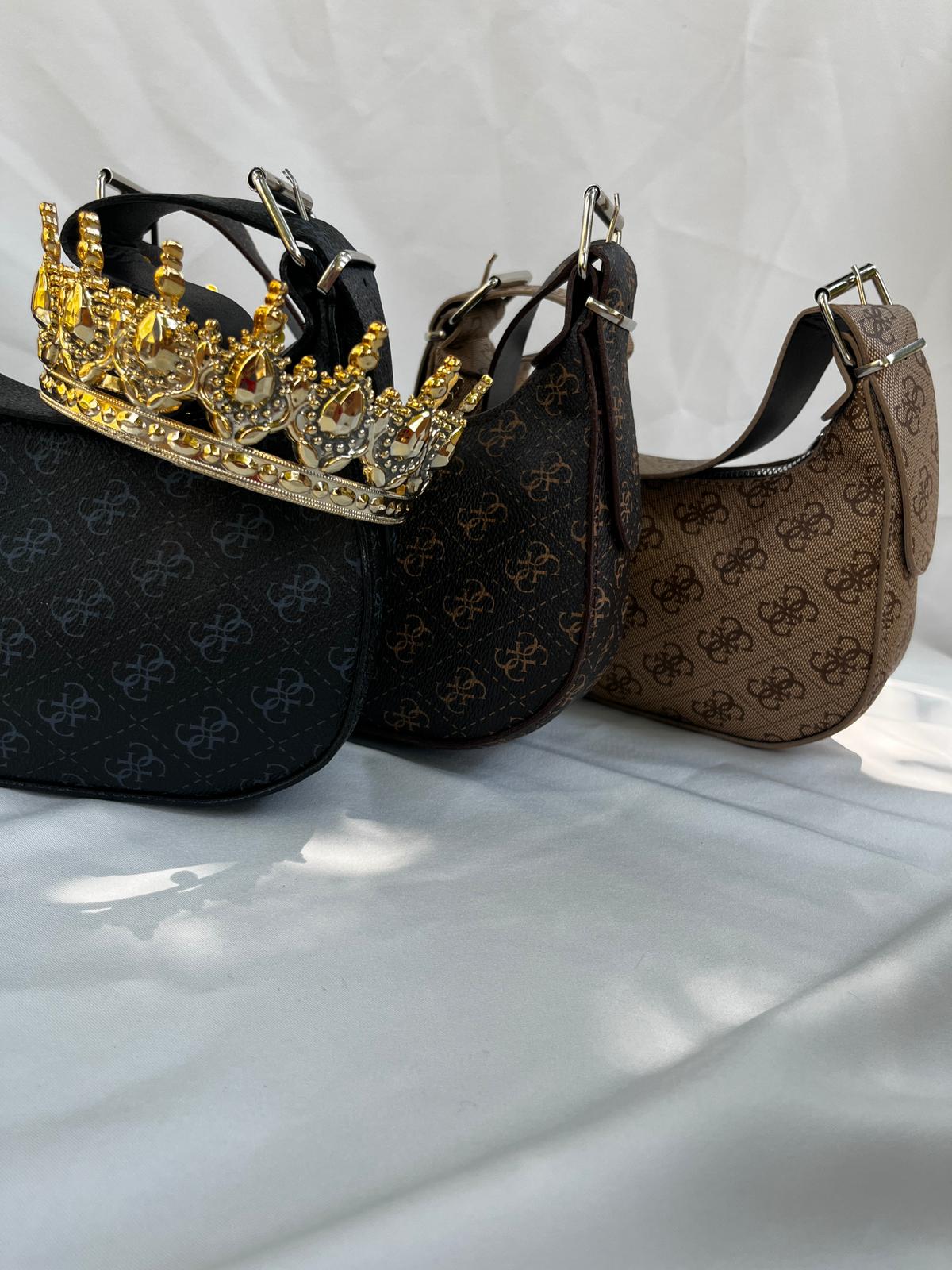 👑 Asenya Monogram Luxe — Güç, Asalet ve Şıklık Bir Arada