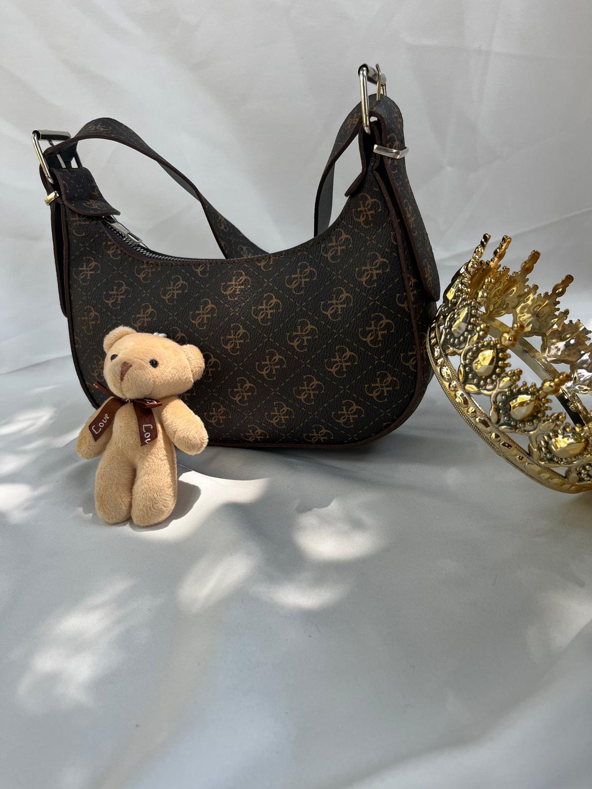 👑 Asenya Monogram Luxe — Güç, Asalet ve Şıklık Bir Arada