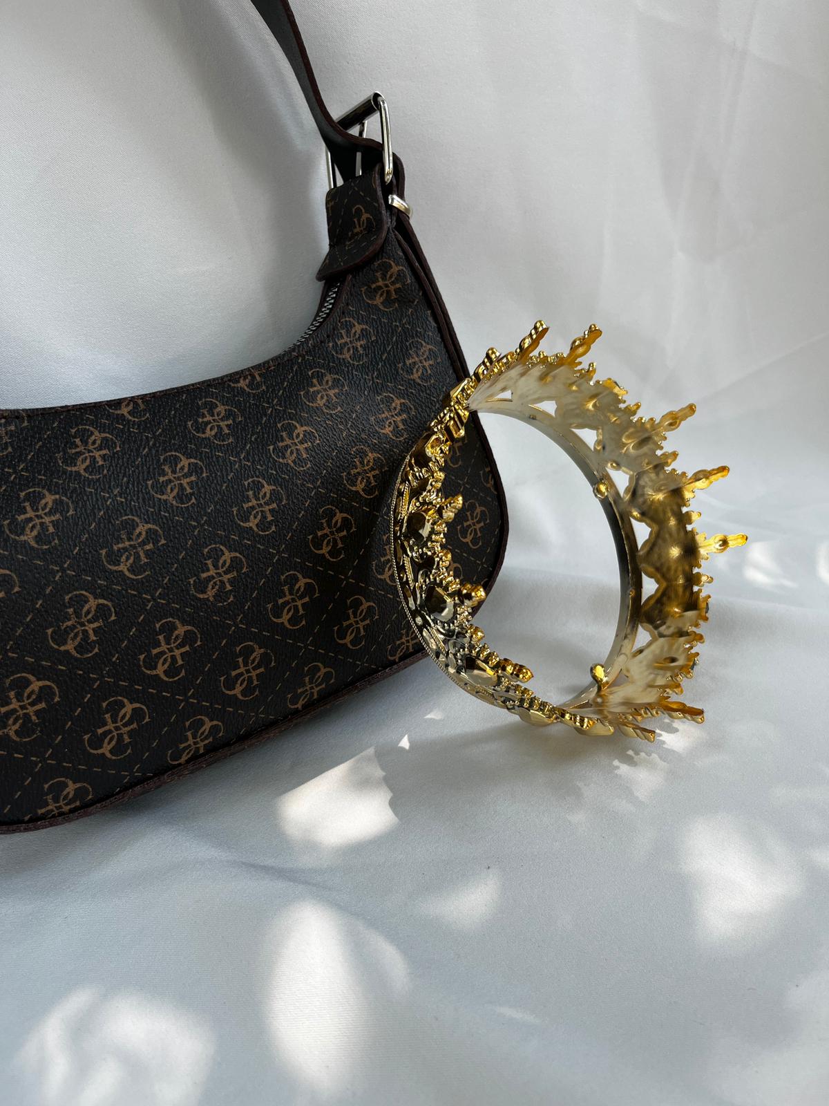 👑 Asenya Monogram Luxe — Güç, Asalet ve Şıklık Bir Arada
